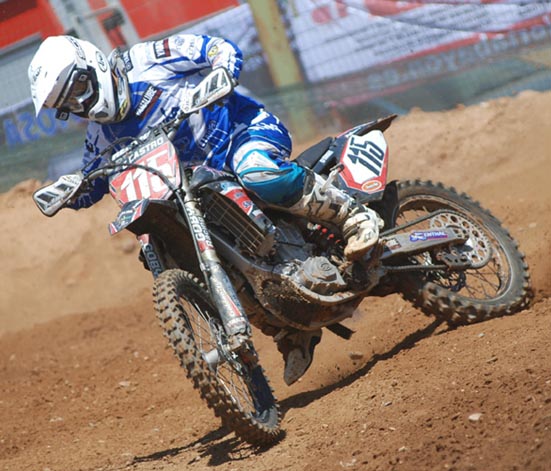 Campano mantiene el liderato en MX3 y Oliva vence en EMX2